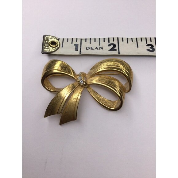 Vintage Avon Gold Tone Rhinestone Brooch Pin Ribbon Bow Designer Jewelry - Picture 9 of 9